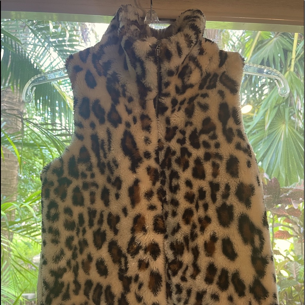 Girls Size medium Jolt fax fur zip up vest